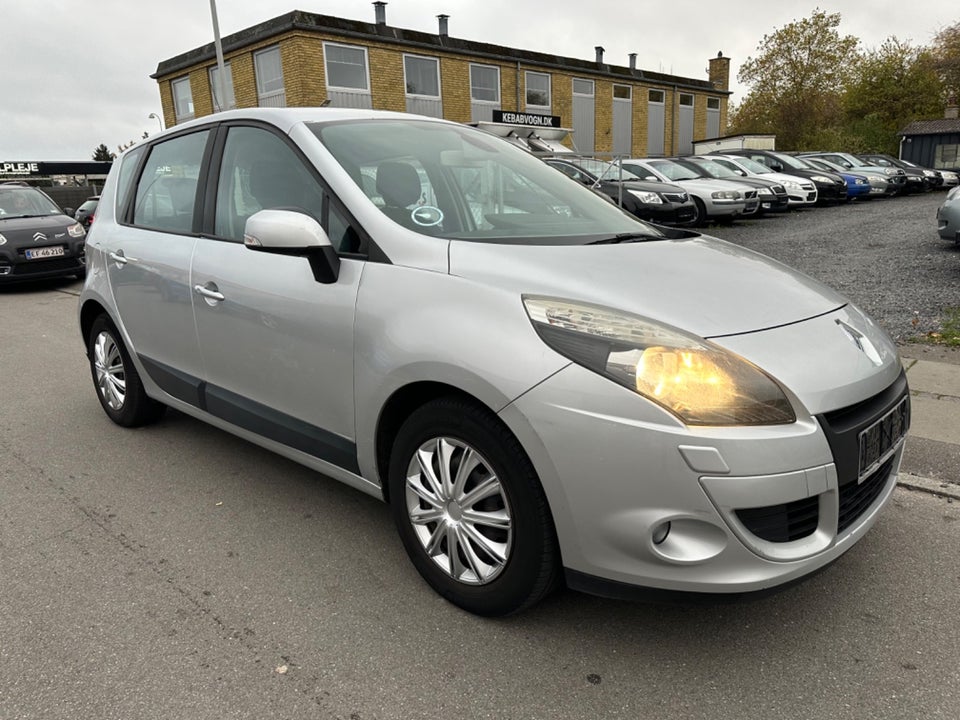 Renault Grand Scenic III 1,4 TCe 130 Dynamique 5d