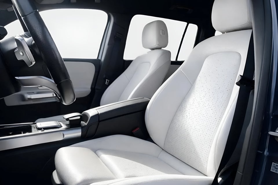 Mercedes EQB300 AMG Line 4Matic 5d