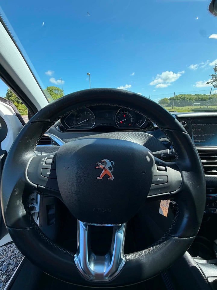 Peugeot 208 1,6 BlueHDi 100 Allure Sky 5d