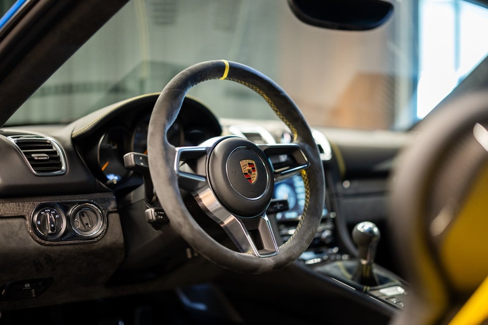 Porsche Cayman GT4 3,8  2d