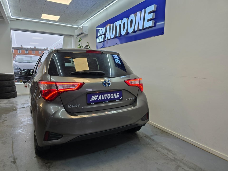 Toyota Yaris 1,5 Hybrid H3 Limited e-CVT 5d