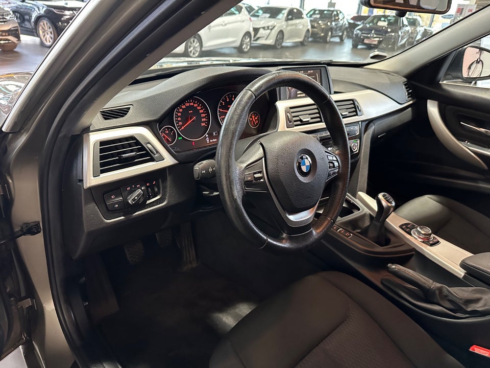 BMW 318i 1,5 Touring 5d