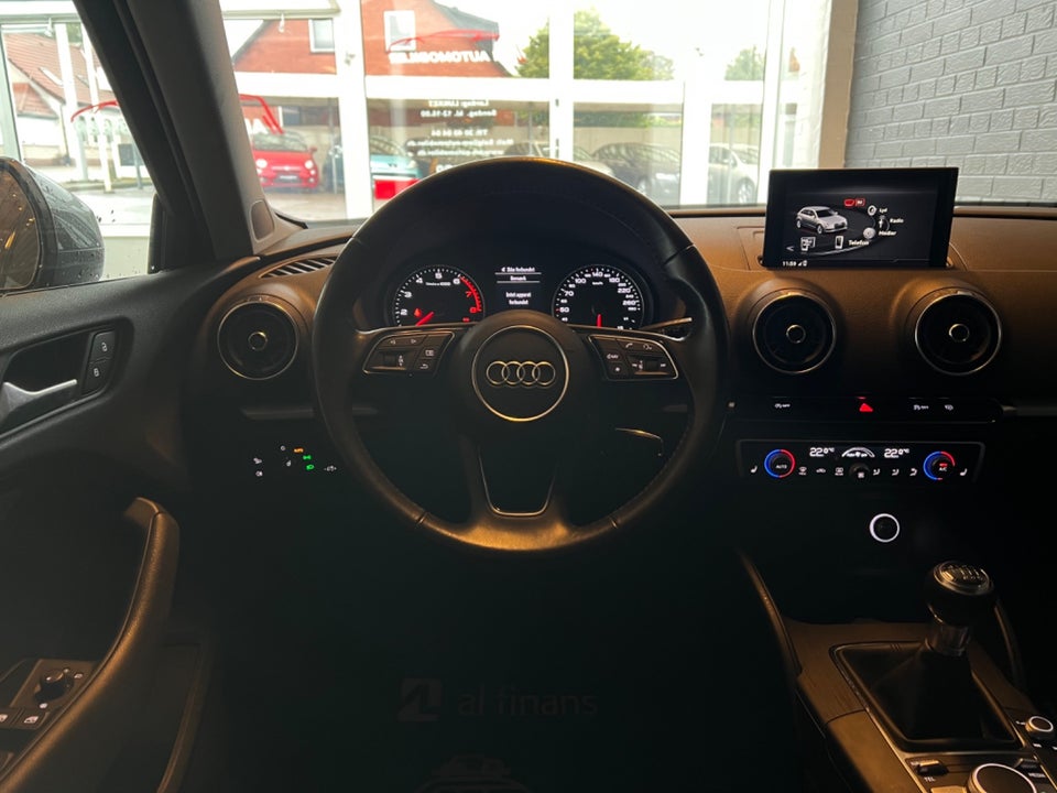 Audi A3 30 TFSi Sportback 5d