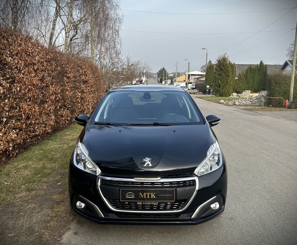 Peugeot 208 1,5 BlueHDi 100 Signature Sky 5d