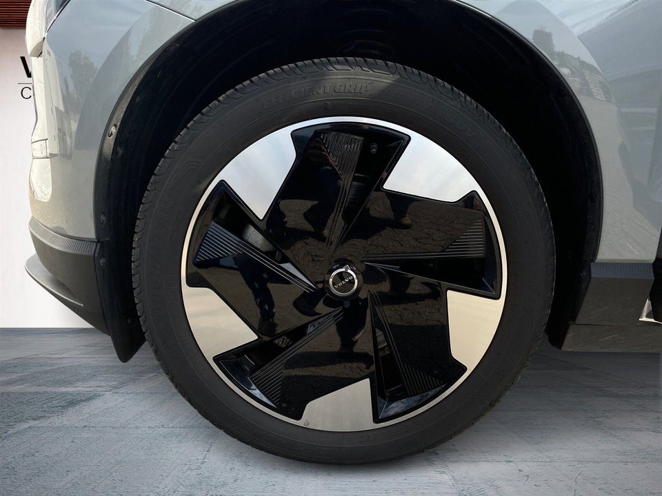 Volvo EX30 Extended Range Plus 5d