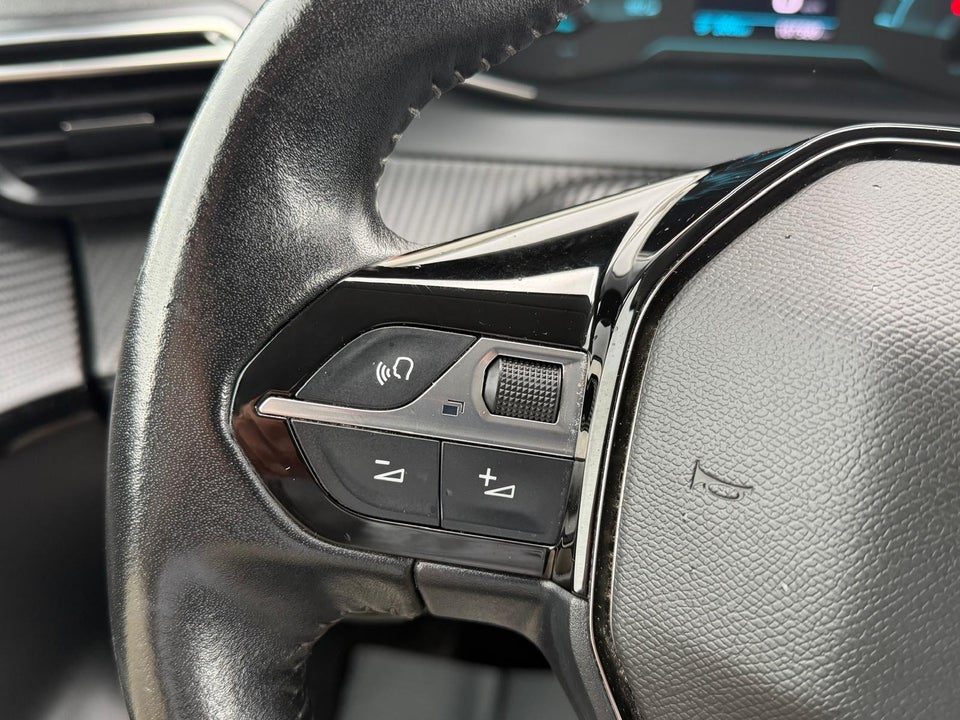 Peugeot e-208 50 Allure 5d