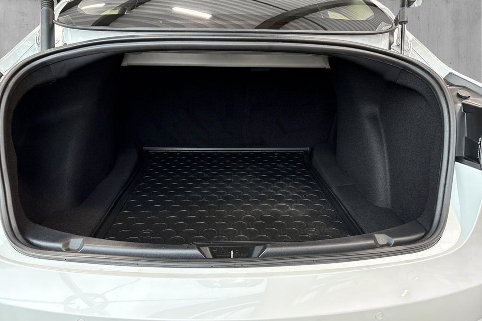 Tesla Model 3 Standard Range+ RWD 4d