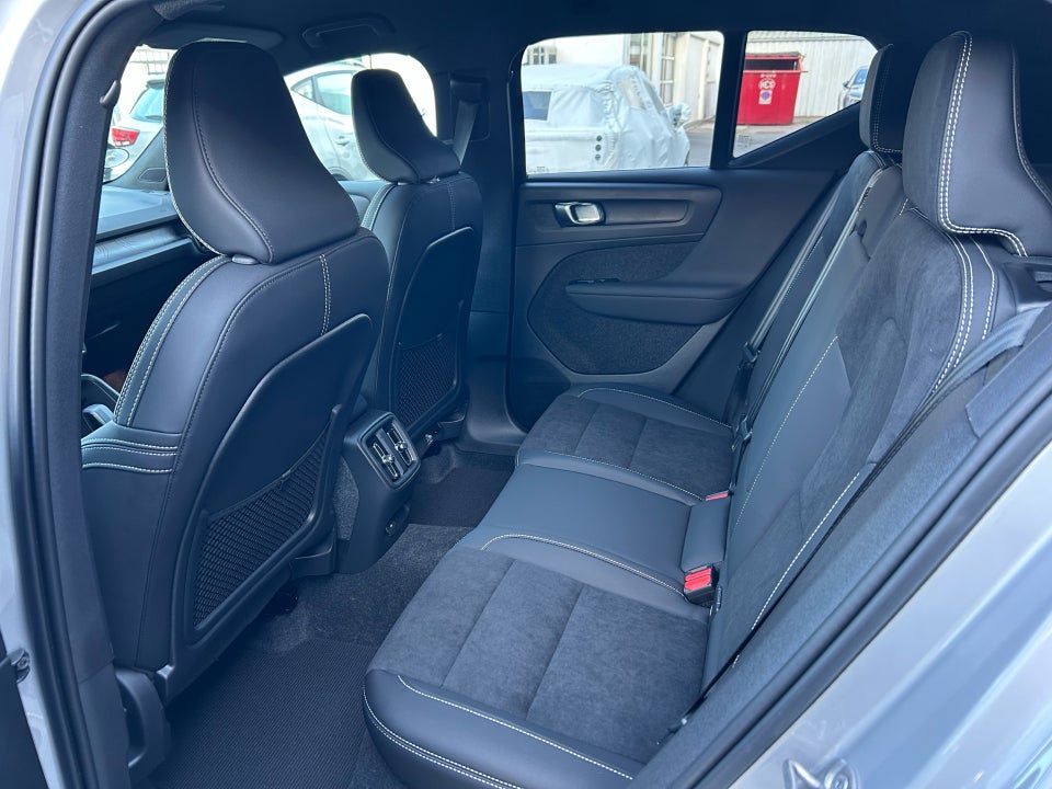 Volvo XC40 ReCharge Extended Range Plus 5d