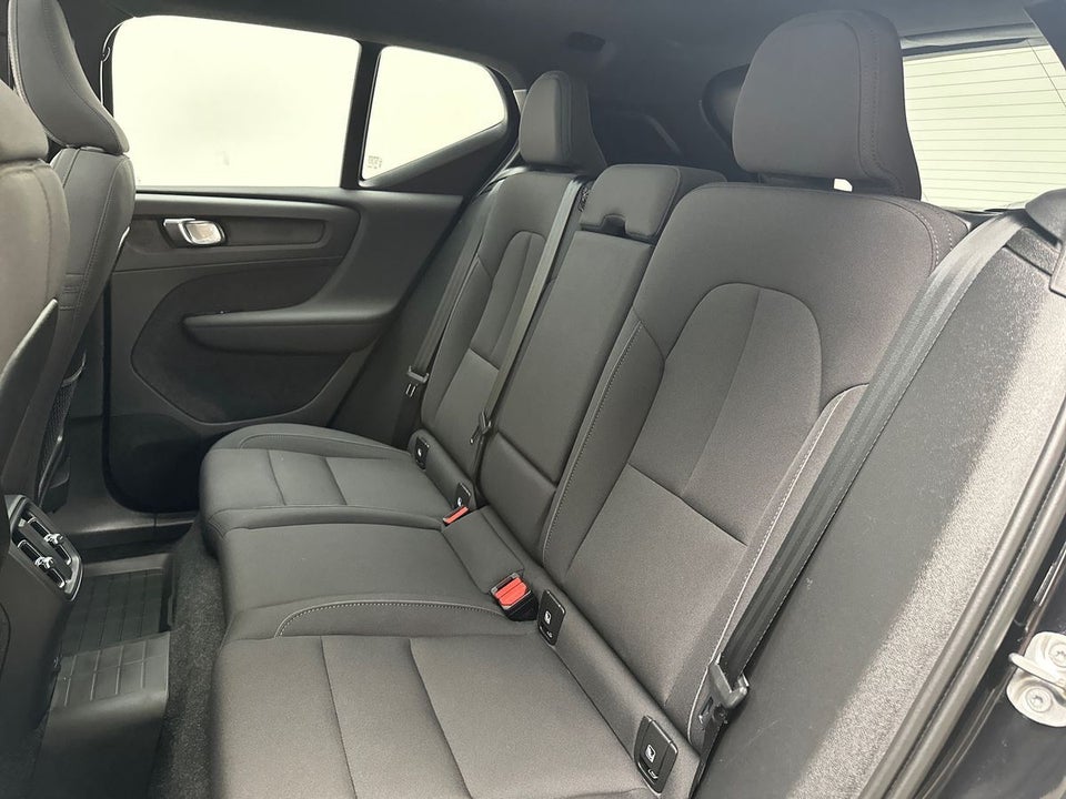 Volvo EX40 Extended Range Black Edition 5d