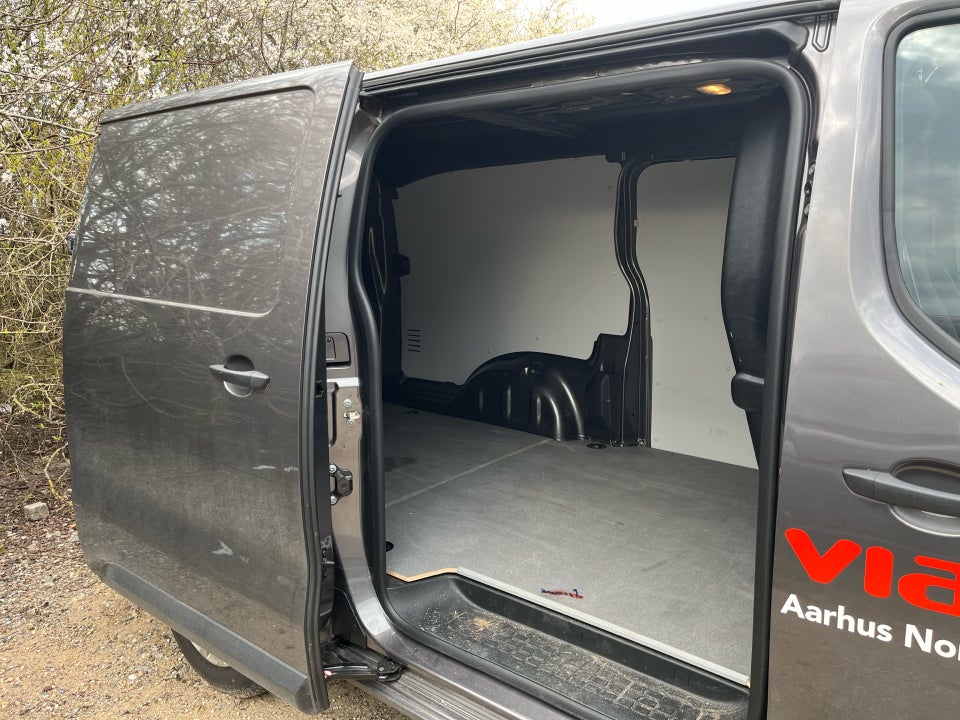 Toyota ProAce 2,0 D 144 Long Comfort Master aut. 4d