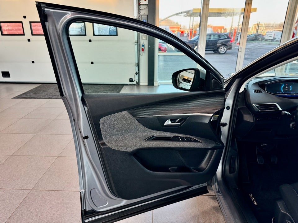 Peugeot 3008 1,2 e-THP 130 Active 5d