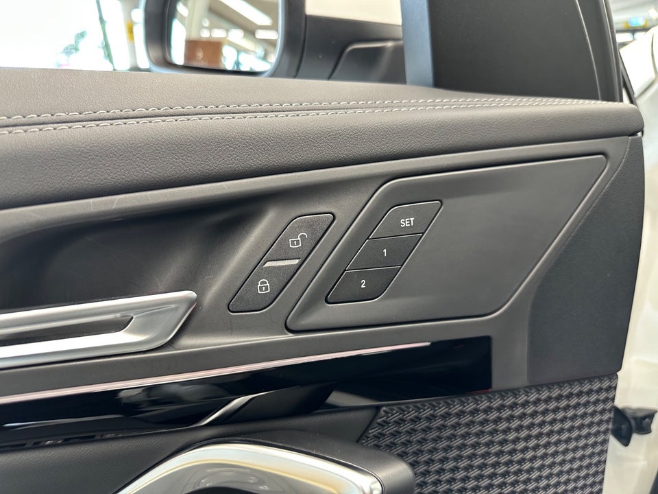 BMW iX1 eDrive20 X-Line 5d
