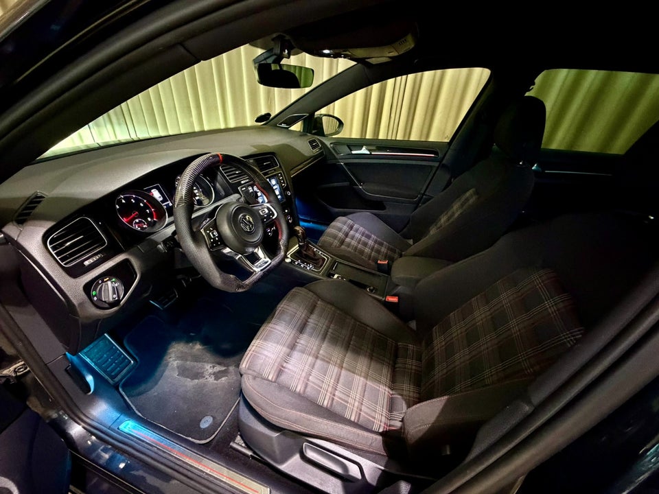 VW Golf VII 2,0 GTi Performance DSG BMT 5d