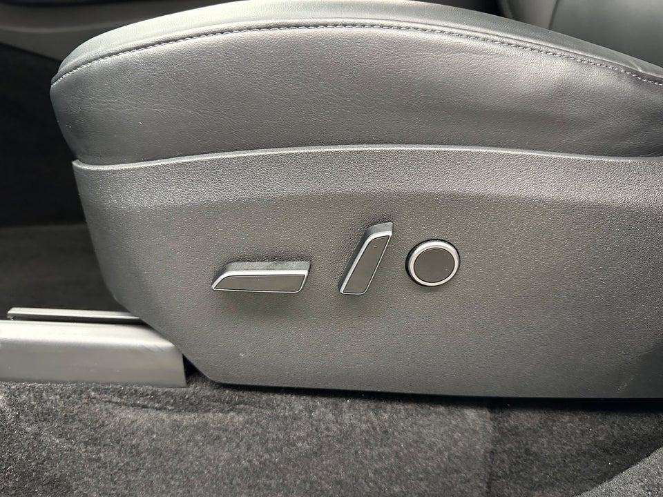 Tesla Model Y RWD 5d
