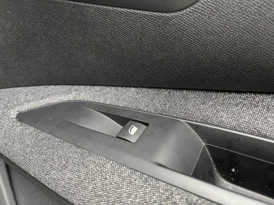 Peugeot 3008 1,2 e-THP 130 Allure 5d