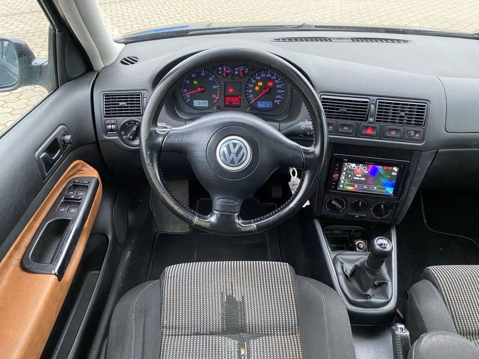 VW Golf IV 2,3 V5 170 Highline 5d