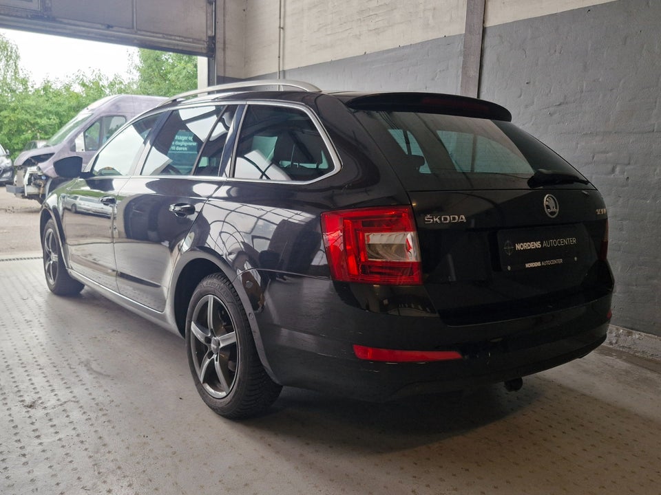 Skoda Octavia 1,6 TDi 110 Style Combi DSG 5d