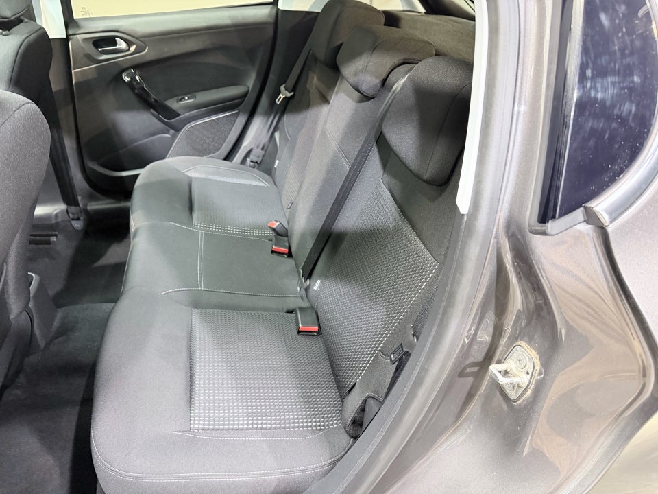 Peugeot 208 1,2 PureTech 82 Allure Sky 5d