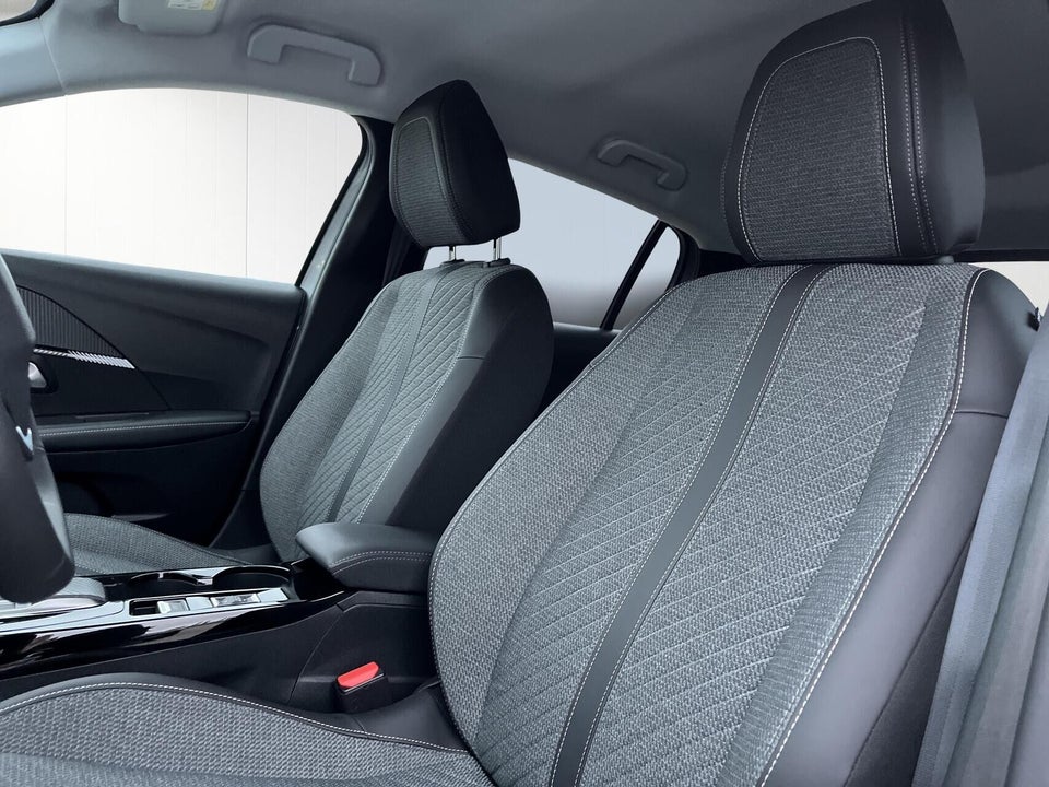 Peugeot e-208 50 Style 5d
