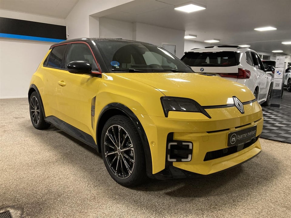 Renault 5 E-Tech 52 Iconic 5d