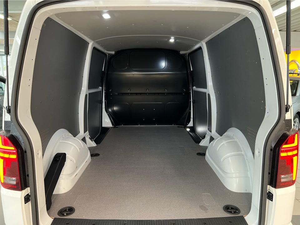 VW Transporter 2,0 TDi 204 Kassevogn DSG lang