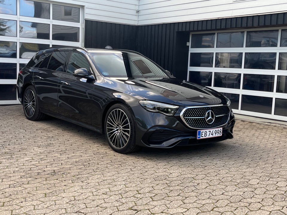 Mercedes E300 de 2,0 AMG Line stc. aut. 4Matic 5d