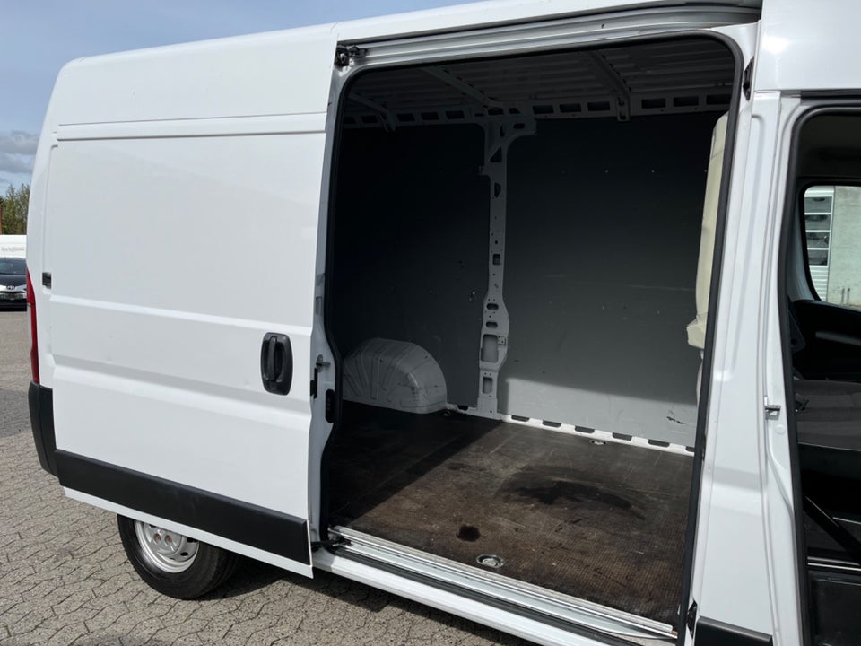 Peugeot Boxer 333 2,2 BlueHDi 140 L2H2 Premium