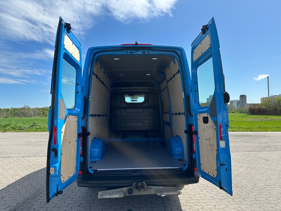 VW Crafter 35 2,0 TDi 177 Kassevogn L3H2 aut.