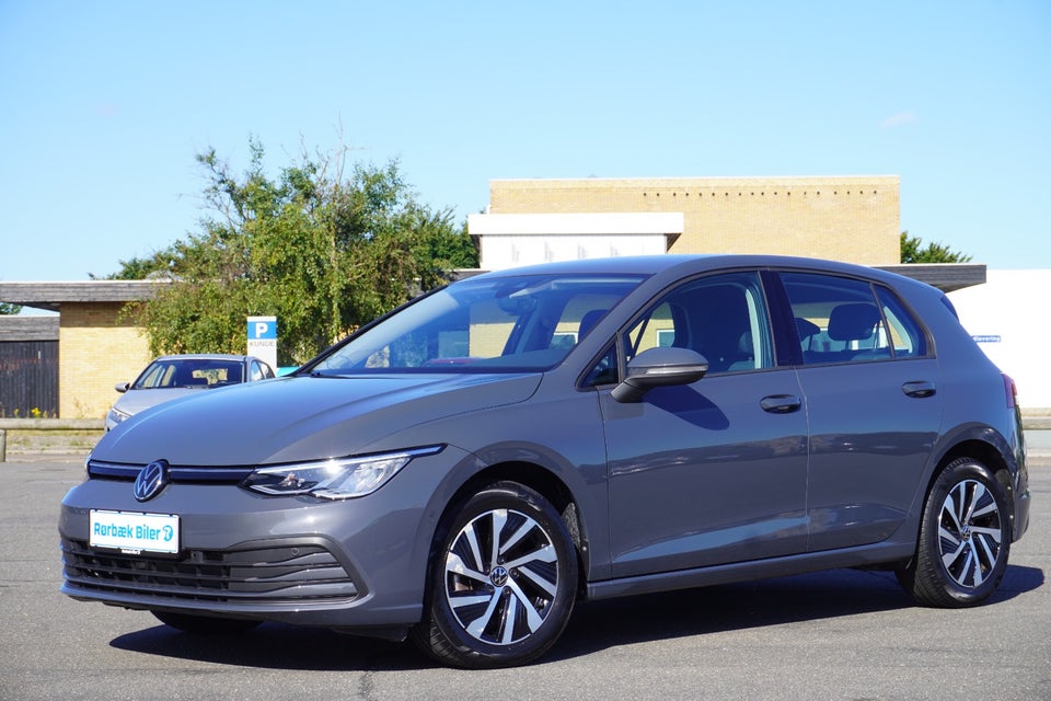 VW Golf VIII 1,5 eTSi 130 Life DSG 5d