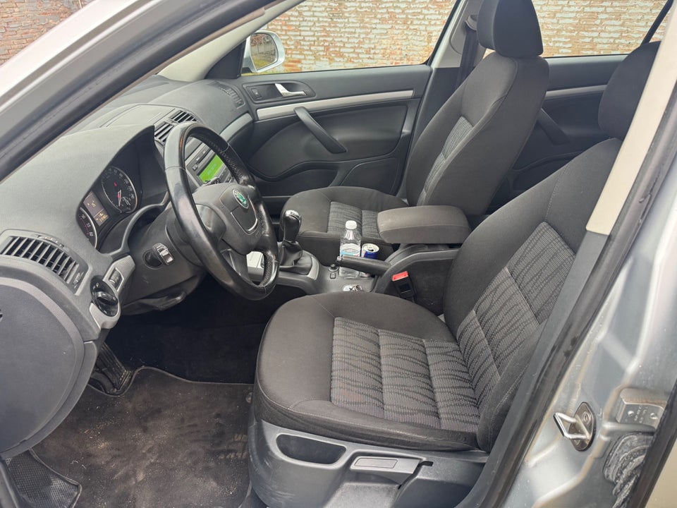 Skoda Octavia 2,0 TDi Ambiente Combi 5d