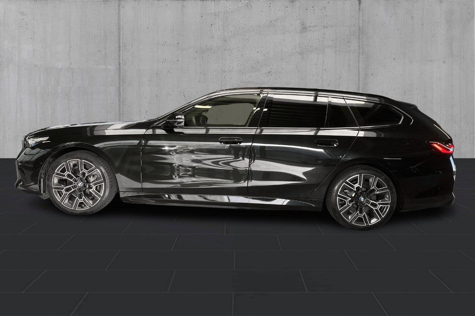 BMW i5 eDrive40 Touring Fully Charged 5d