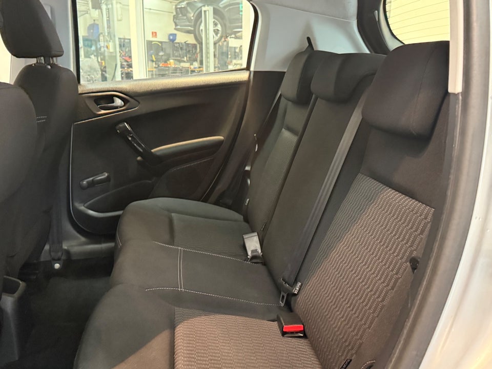 Peugeot 208 1,6 BlueHDi 100 Active 5d