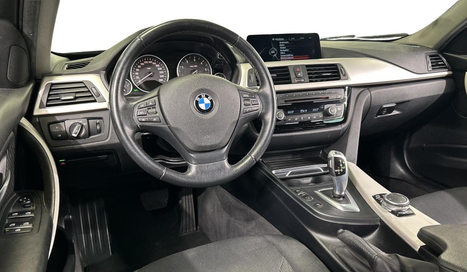 BMW 320d 2,0 Touring 5d