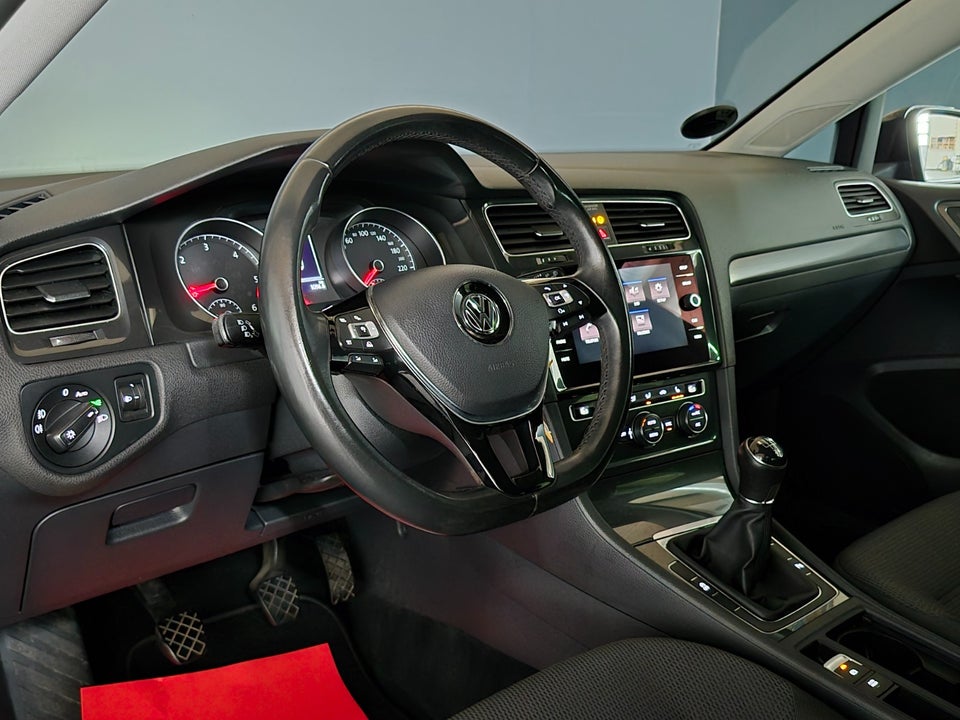 VW Golf VII 1,6 TDi 115 Comfortline 5d