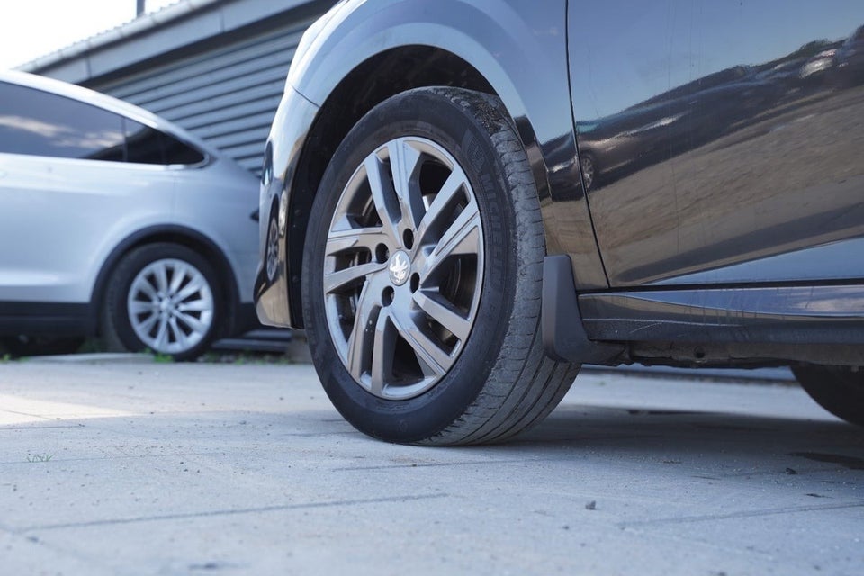 Peugeot 208 1,2 PureTech 75 Active 5d