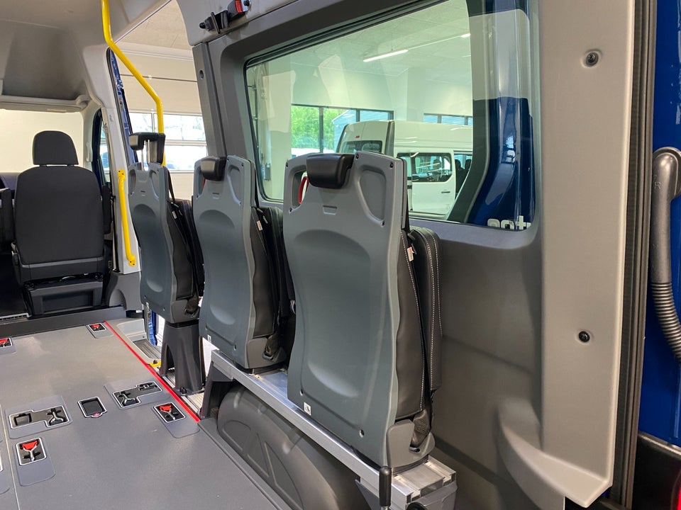 VW Crafter 35 2,0 TDi 140 Kombi aut.