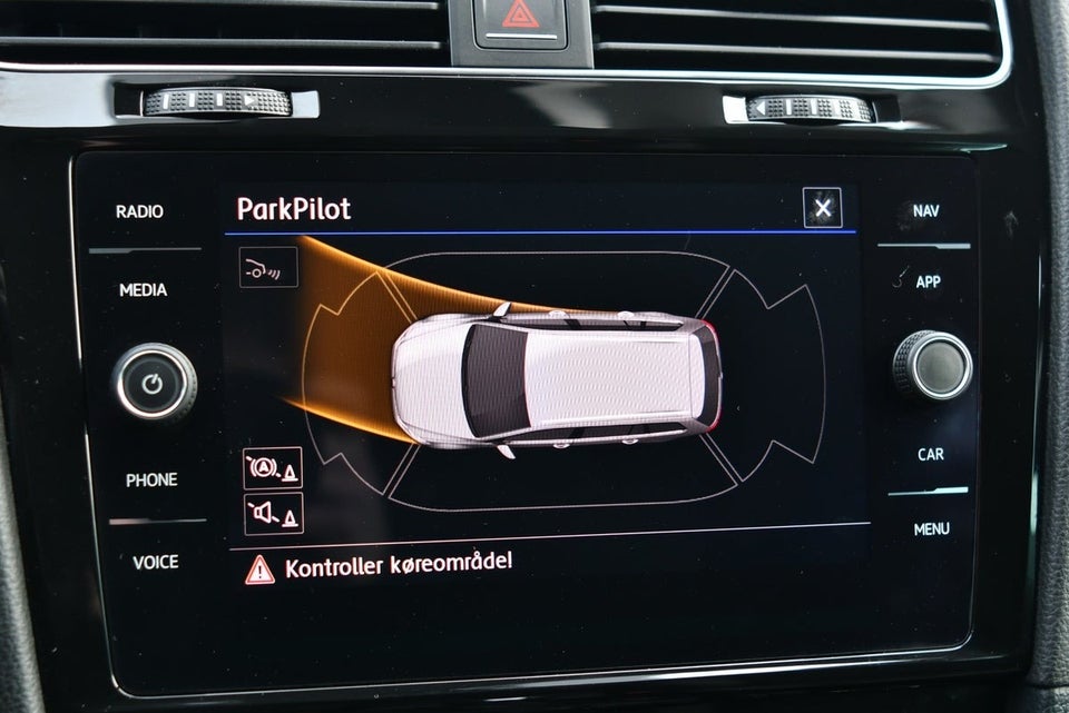 VW Golf VII 2,0 TDi 150 Highline Variant DSG 5d