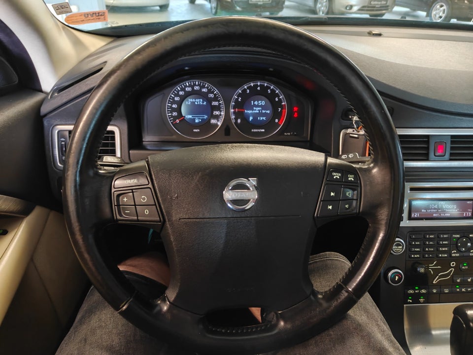 Volvo V70 2,5 T Momentum aut. 5d