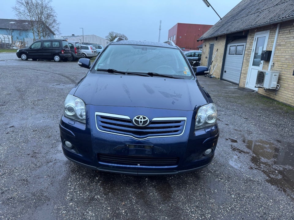 Toyota Avensis 1,8 Sol+ stc. 5d
