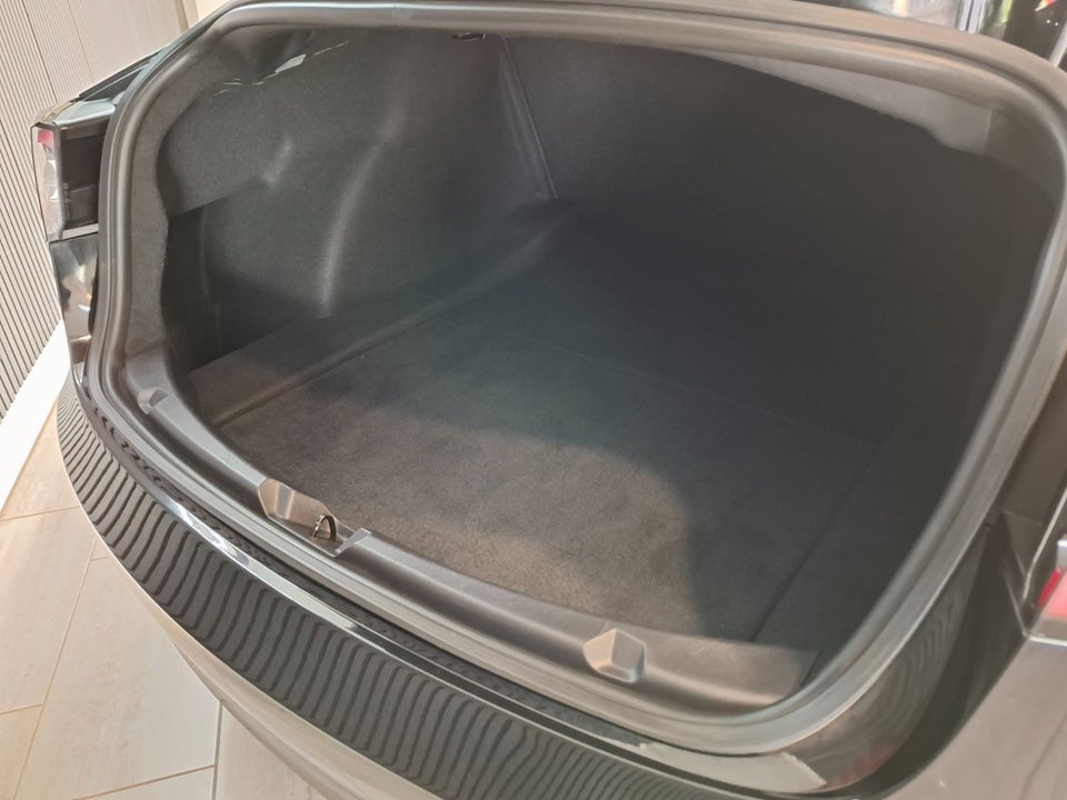 Tesla Model 3 Standard Range+ RWD 4d