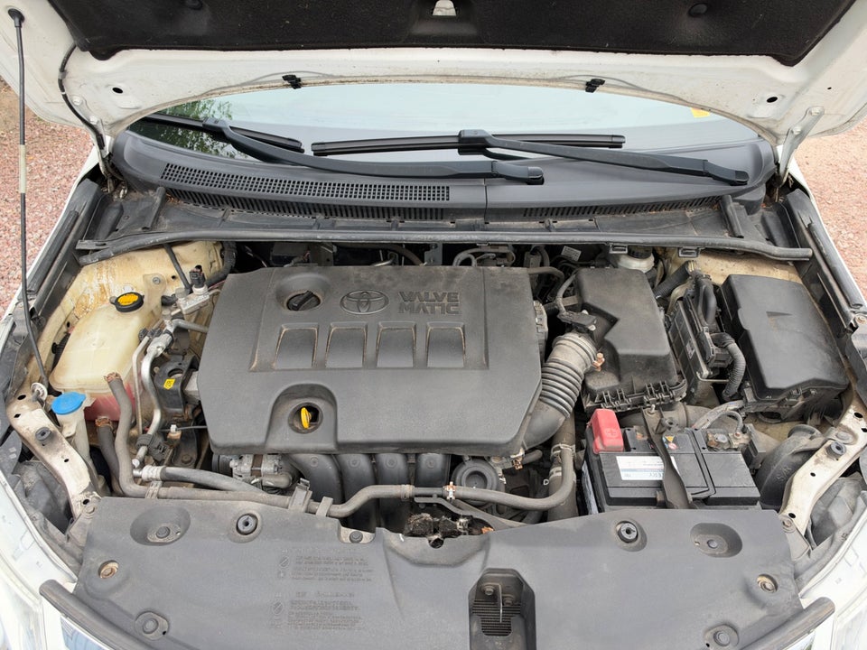 Toyota Avensis 1,8 VVT-i T2 Premium stc. 5d