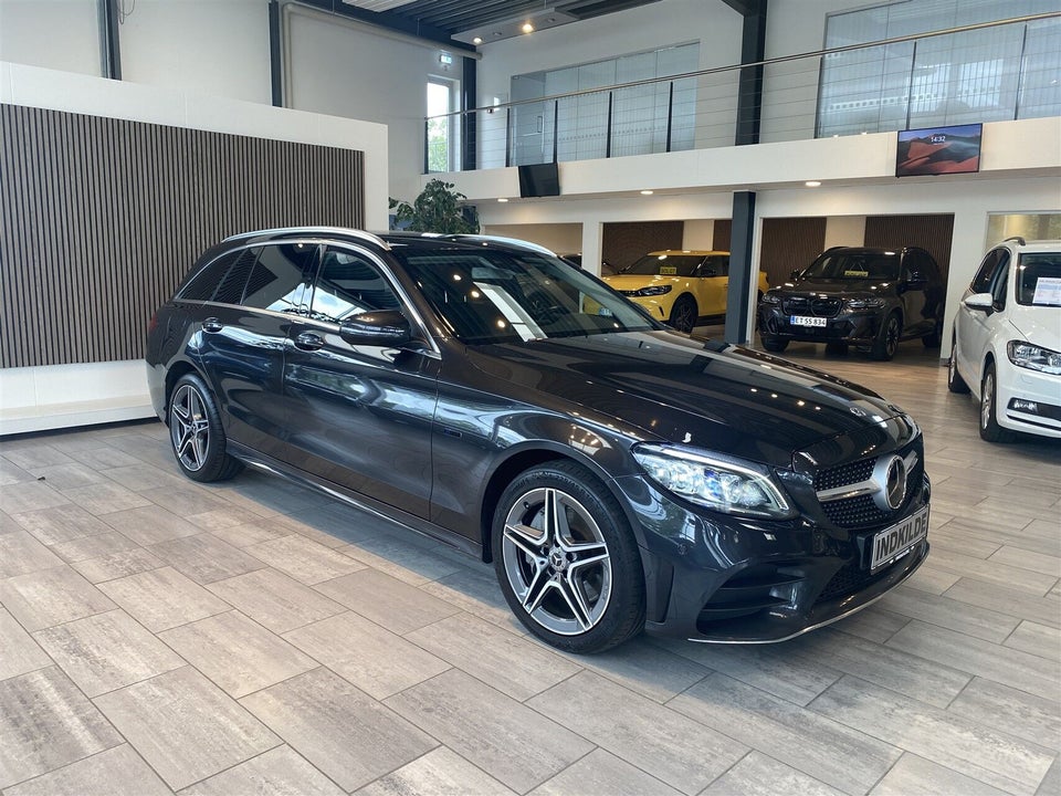 Mercedes C300 de 2,0 AMG Line stc. aut. 5d