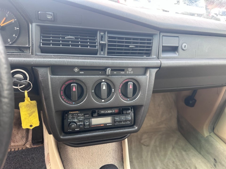 Mercedes 190 E 1,8 Sportline aut. 4d