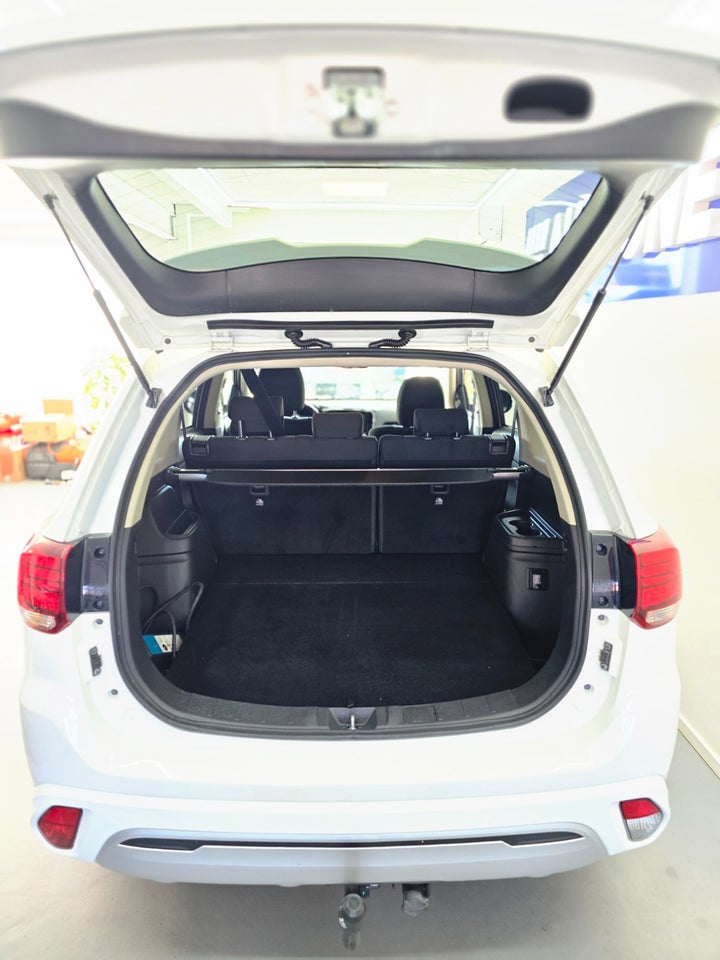 Mitsubishi Outlander 2,4 PHEV Inform+ CVT 4WD 5d
