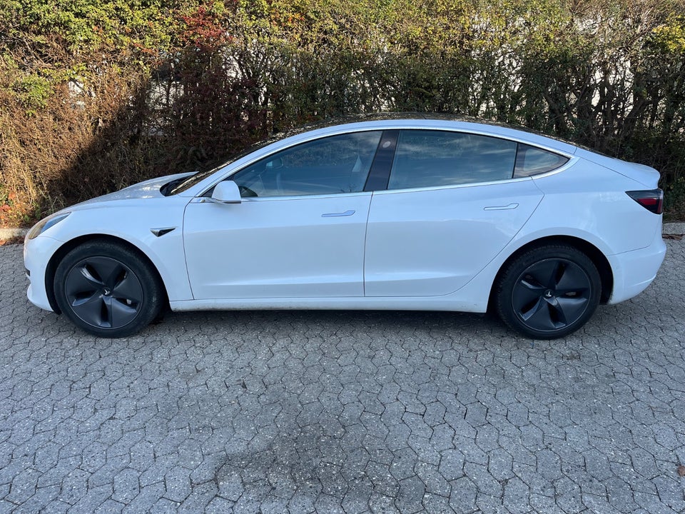 Tesla Model 3 Standard Range+ RWD 4d