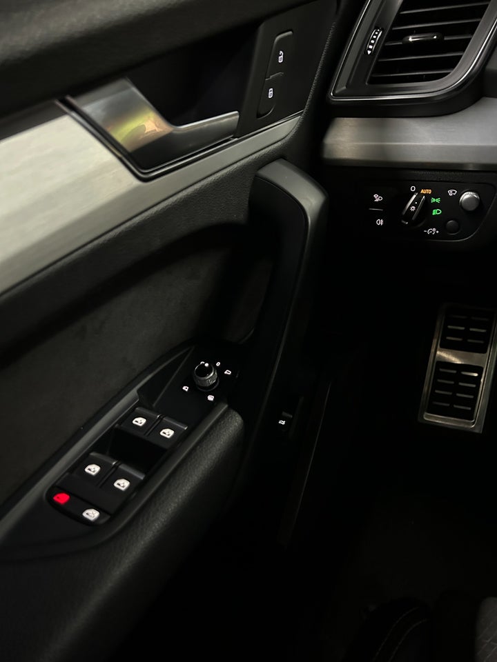 Audi Q5 40 TDi S-line quattro S-tr. 5d