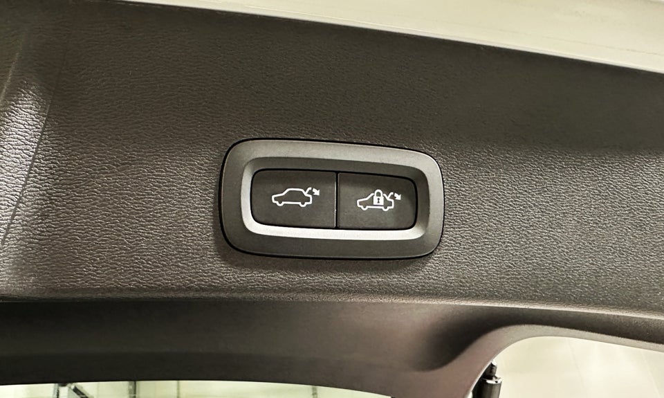 Volvo XC40 ReCharge Extended Range Plus 5d