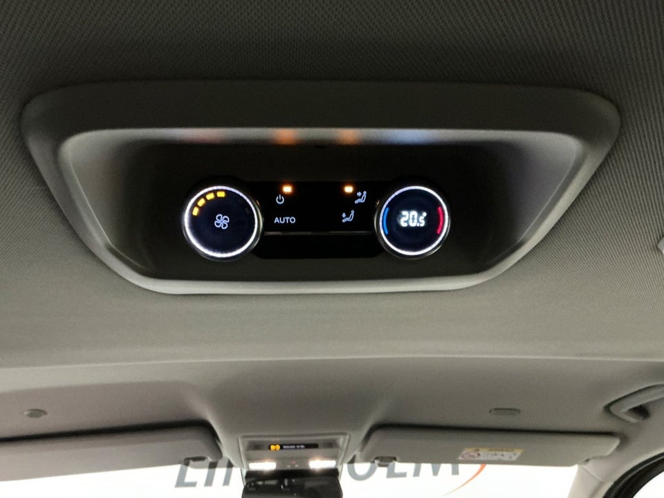 VW e-Caravelle 64 Life SWB