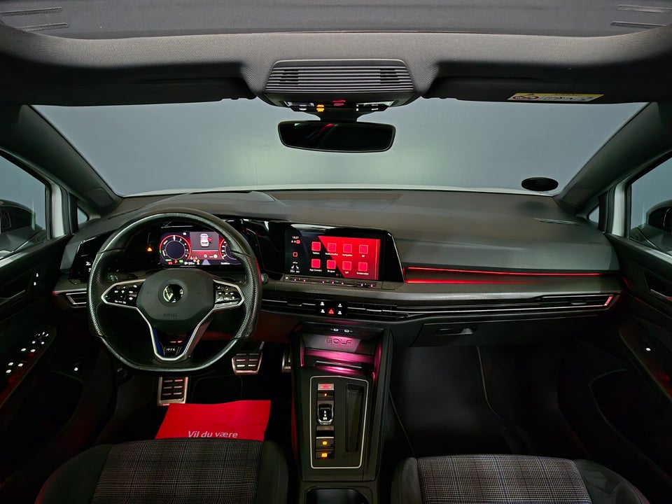 VW Golf VIII 1,4 GTE DSG 5d