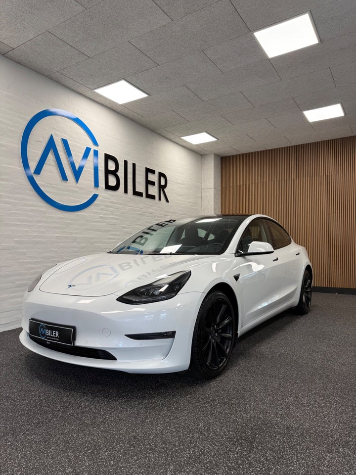 Tesla Model 3 Long Range AWD 4d
